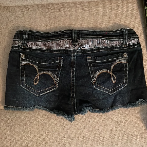 Well flower shorts for girls size 7. - Picture 4 of 4